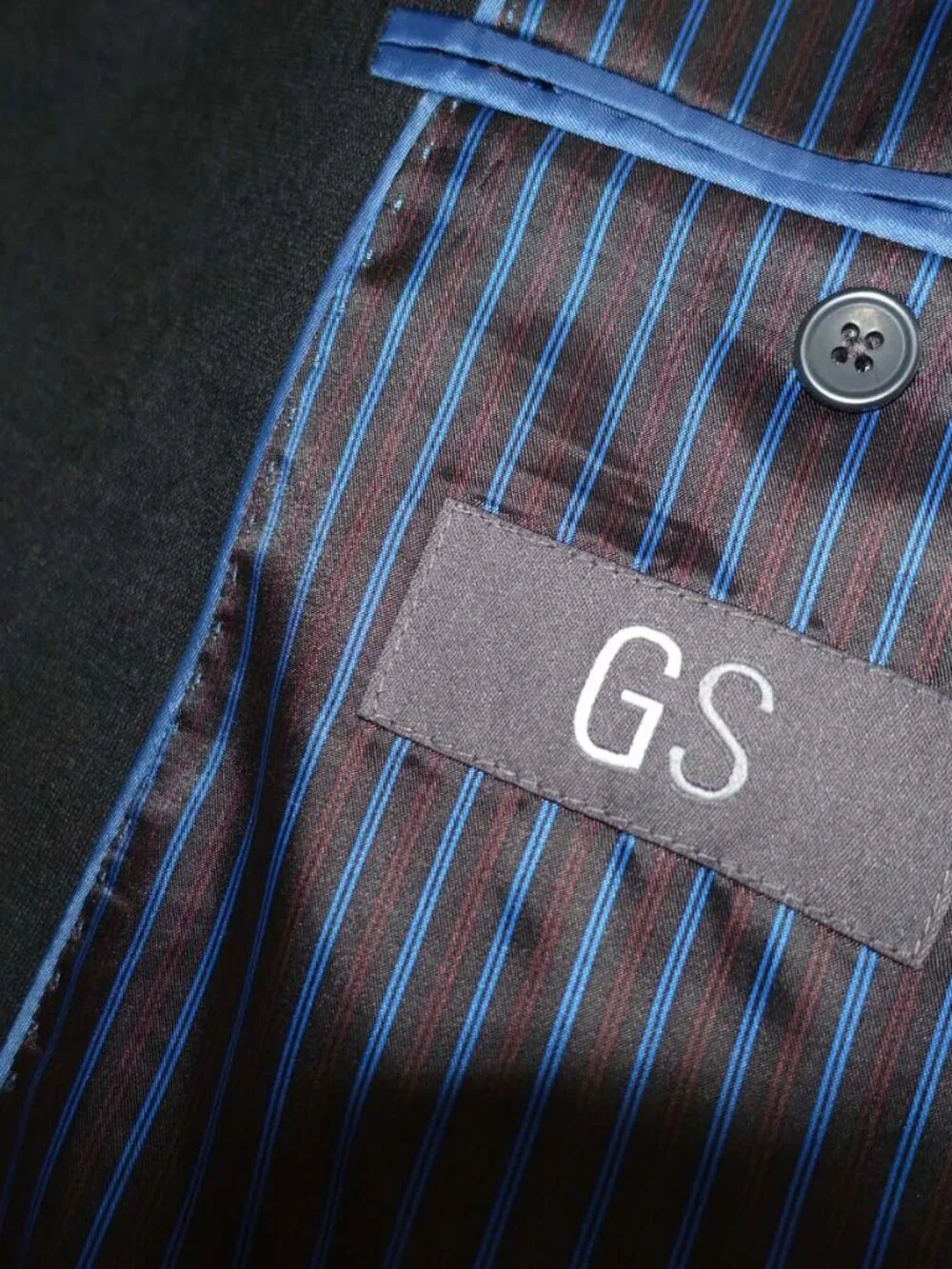 GS Men's 2 Button Suit Size 54 Regular 48 x 32 Charcoal Gray Wool Blend 54R